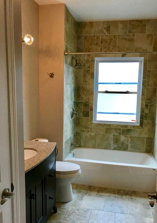 Building Photo - 17 Wilson St