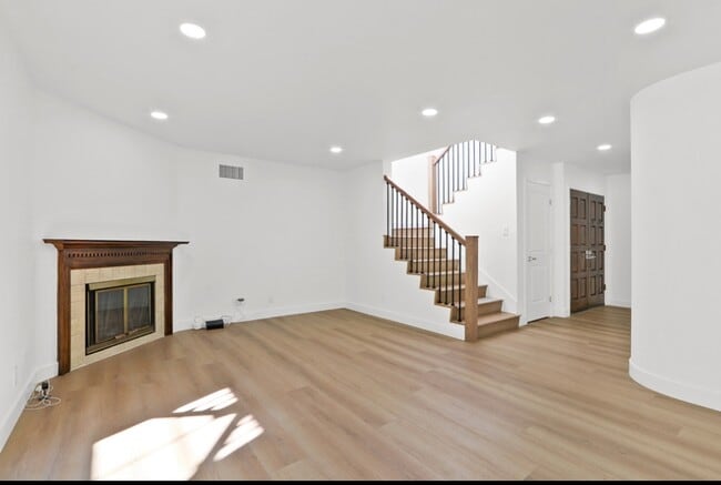 Building Photo - 21525 Vía Pepita