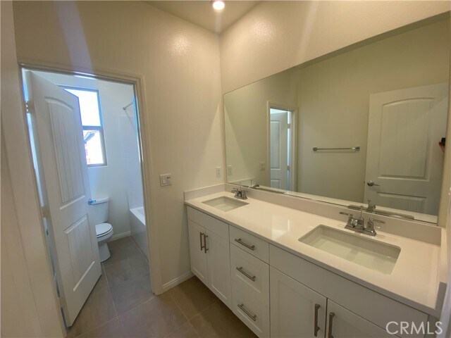 Building Photo - 1933 S Apple Tree Way