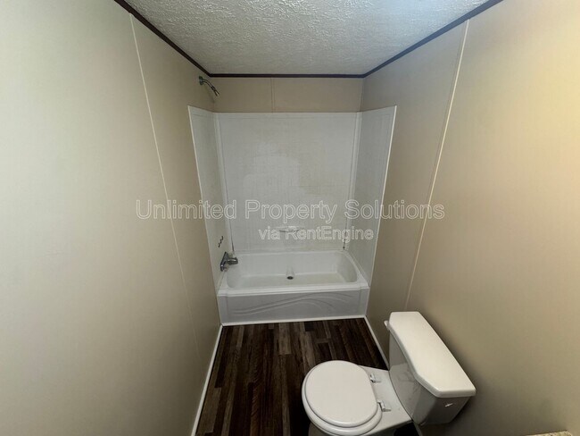 Building Photo - 9499 Wendi Dr NE