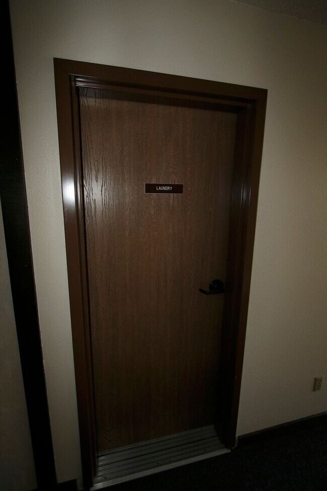 Building Photo - 1 Bed, 1 Bath Condo in West Anchorage!