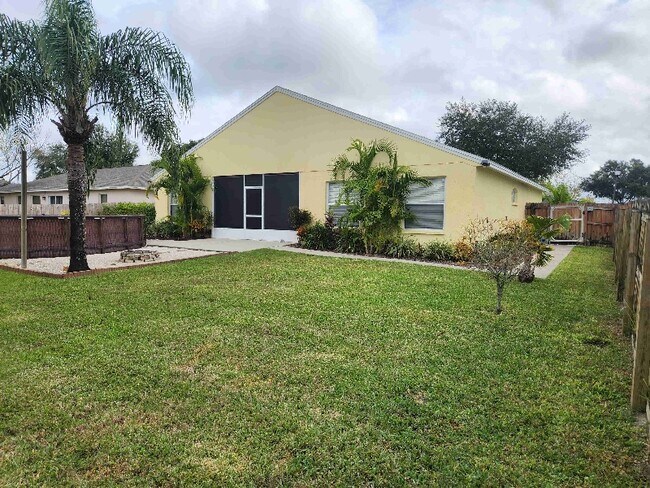 Building Photo - 7493 Briarbay Loop