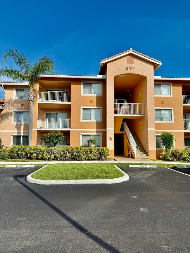 Building Photo - 271 SW Palm Dr