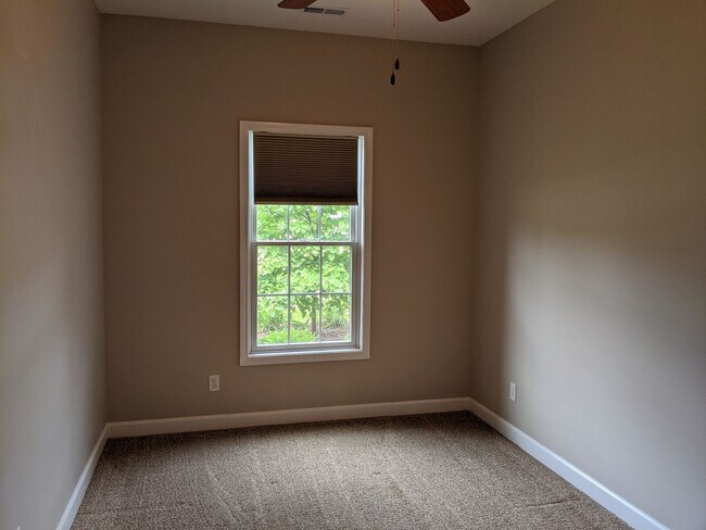 Building Photo - 5456 Dairy Ln