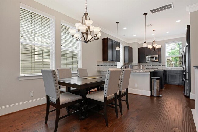 Building Photo - 1211 Edwinstowe Trl