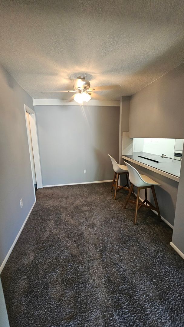 Building Photo - One Bedroom Condo