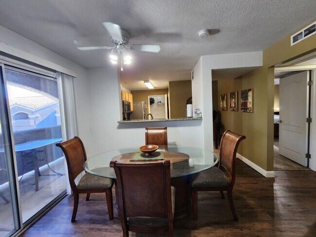 Building Photo - Gated 2 Bedroom Condo - Furnished