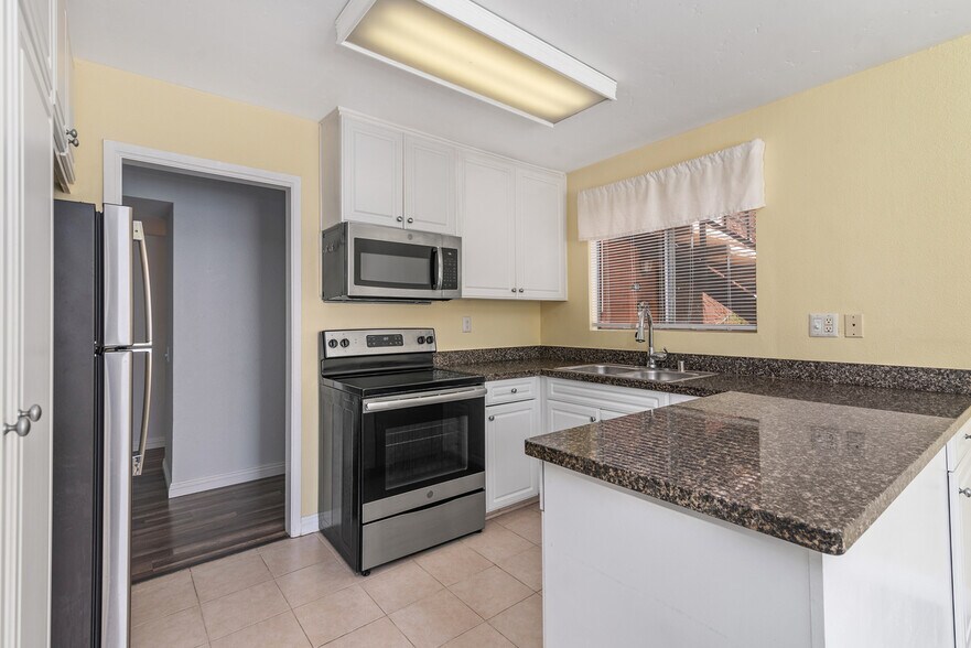 Building Photo - 17131 W Bernardo Dr