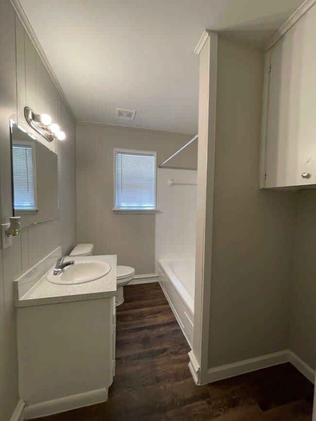 Building Photo - 7015 Eddy Ln