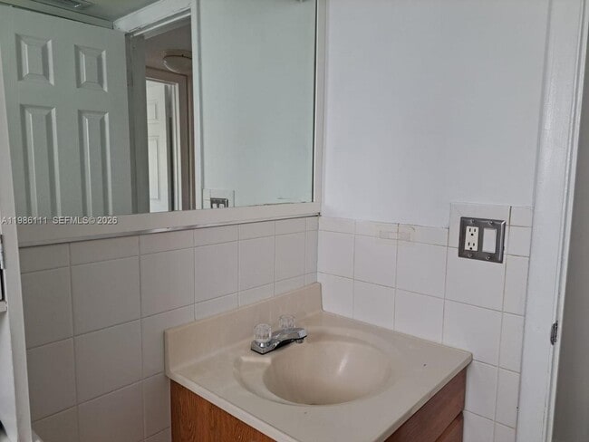 Building Photo - 7910 Taft St