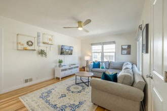 Building Photo - 356 E Utopia Ave