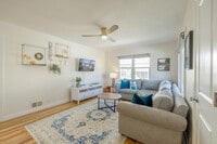 Building Photo - 356 E Utopia Ave