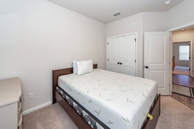 Building Photo - 4 Bedroom, 3.5 Bathroom Townhome in The Marshes at Cooper River - Charleston