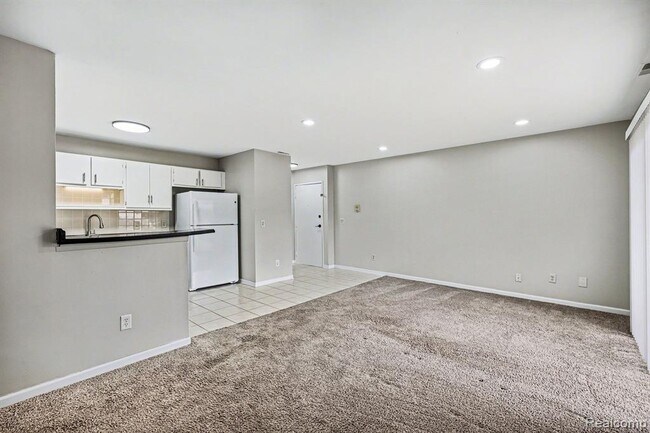 Building Photo - 15142 Seagull Dr