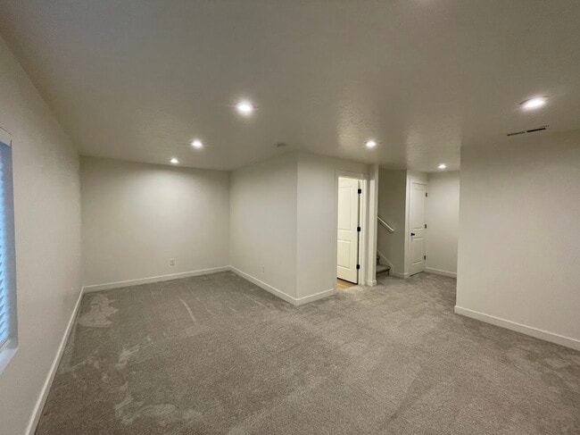 Building Photo - 4360 Hurstbourne Dr
