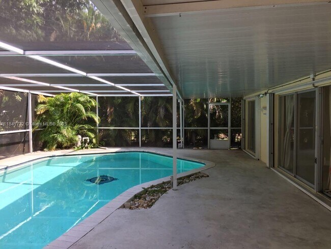 Building Photo - 9925 SW 84th St