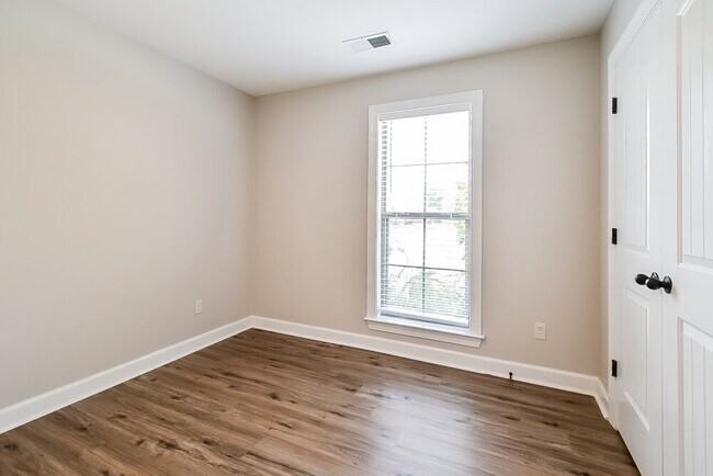 Building Photo - 7393 Brentridge Dr