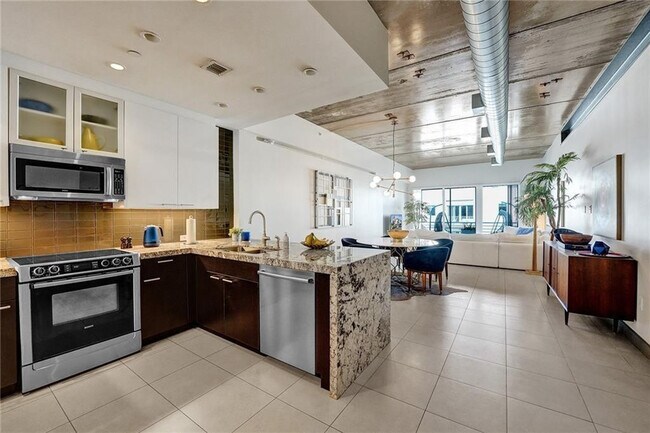 Building Photo - 110 SE 2nd St