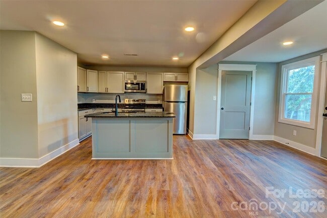 Building Photo - 824 2nd St