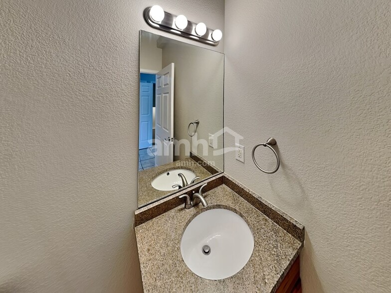 Building Photo - 9861 Kenton Cir