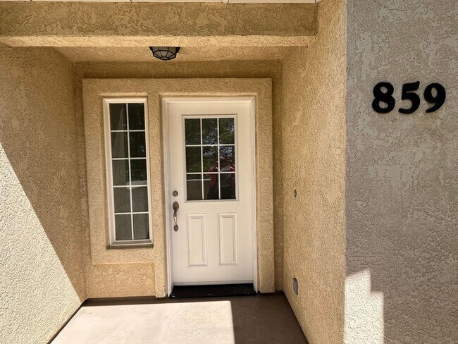 Building Photo - Charming 3 bedroom home in Paso Robles