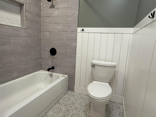 Building Photo - 6378 Cherroy Dr