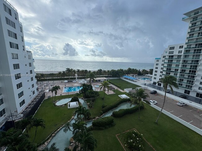 Primary Photo - 5005 Collins Ave