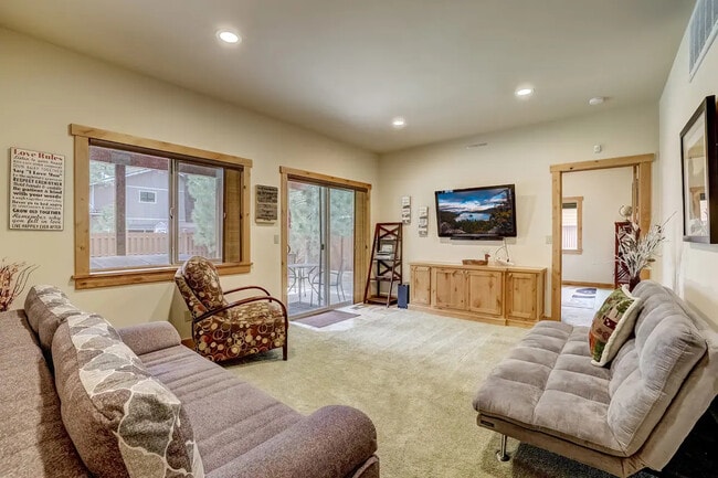 Building Photo - 3390 Beaver Brae