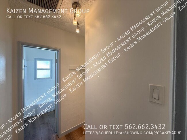 Building Photo - 600-602 S Fir Ave-6