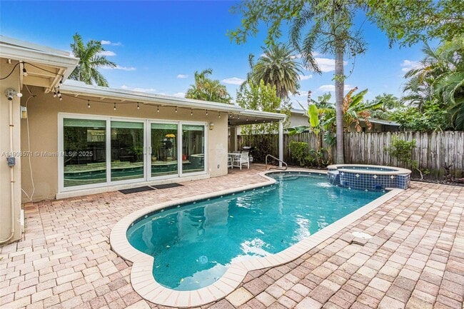 Building Photo - 906 N 13th Ave