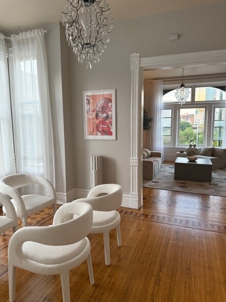 Building Photo - 1043 W Grand Ave