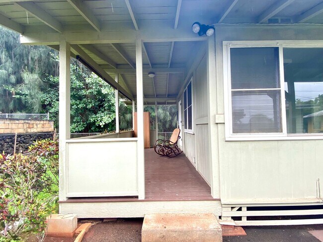 Building Photo - Mililani 2 Bed, 1 Bath Rental with Washer + Dryer