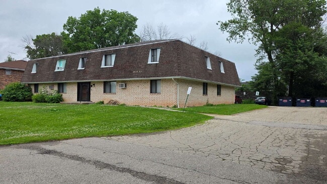 Building Photo - 2-Bedroom  Upper in a 8plex building