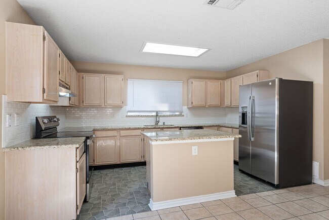 Building Photo - 4 Bedroom/2.5 Bath Redland Springs Subdivision