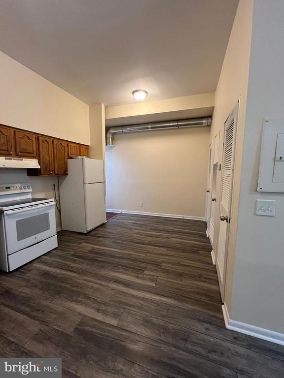 Building Photo - 1423 W Fayette St