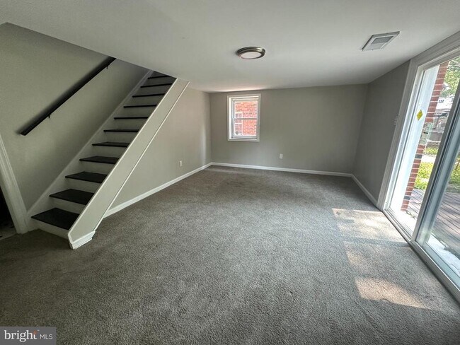 Building Photo - 116 Suburban Terrace