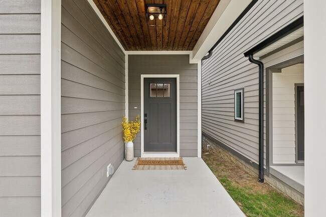 Building Photo - 2111 Chadwell Retreat Dr