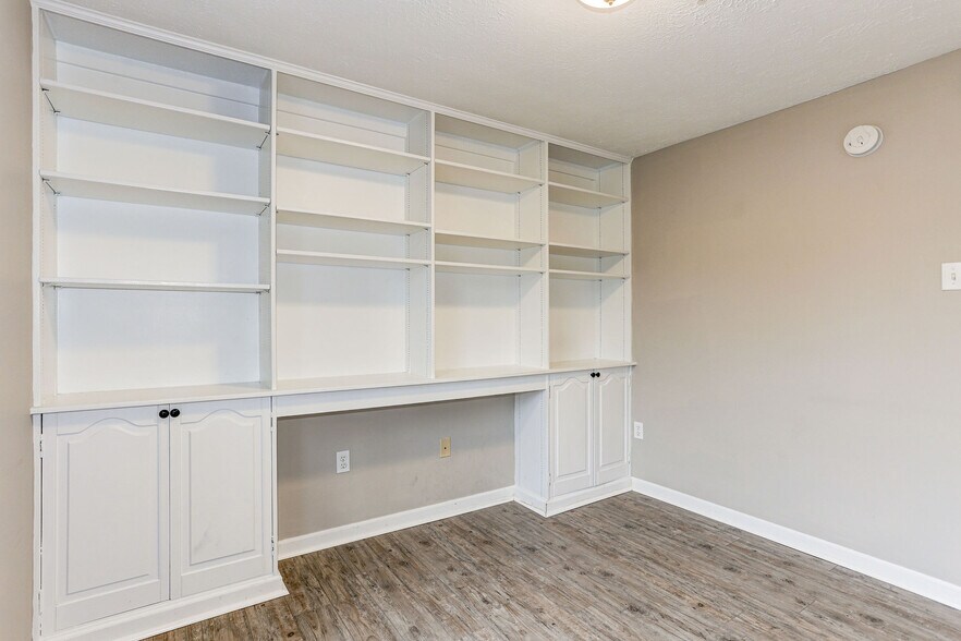 Building Photo - 624 Jupiter Hills Court