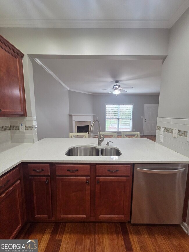 Building Photo - 2720 Beynon Ln NE