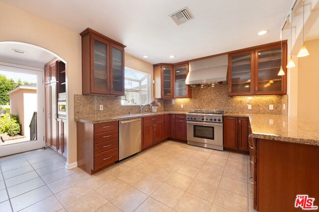 Building Photo - 4948 Petit Ave