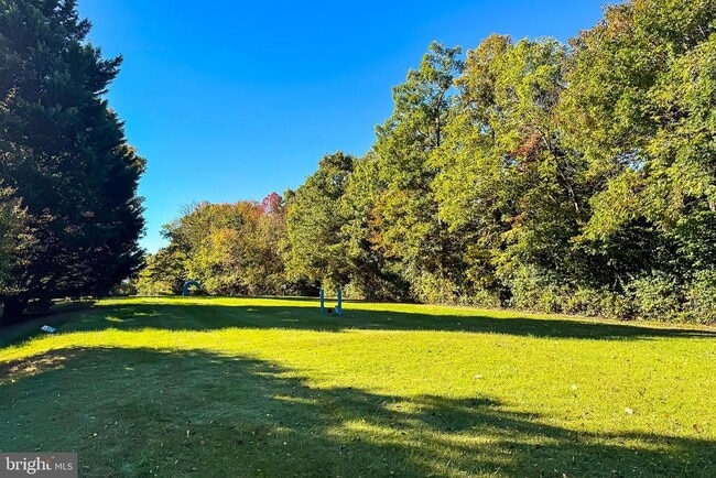 Building Photo - 47497 Saulty Dr