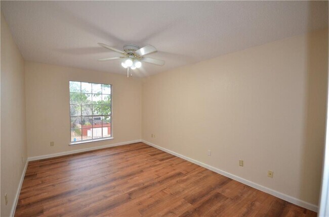 Building Photo - 13903 Lothian Dr