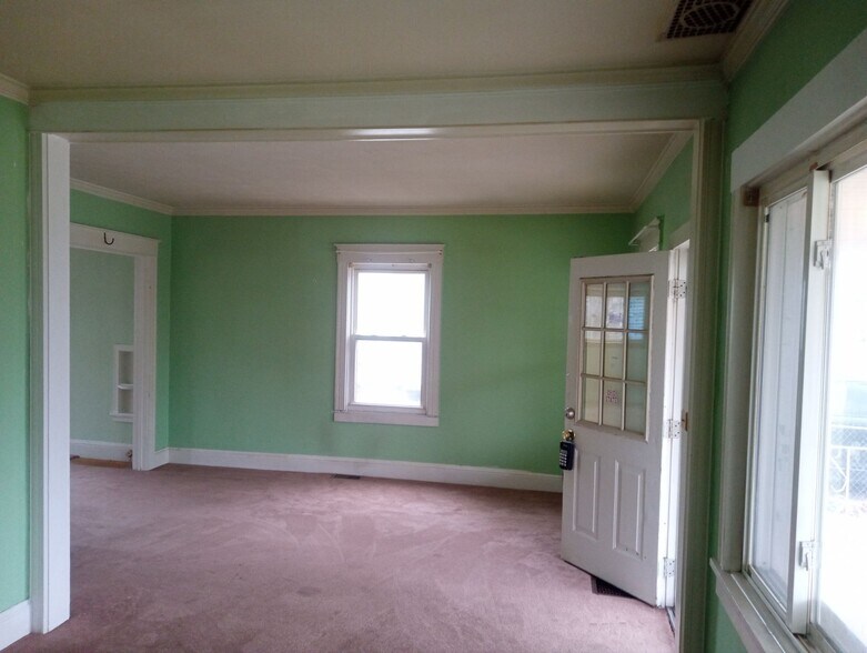 Building Photo - 1508 Albert St