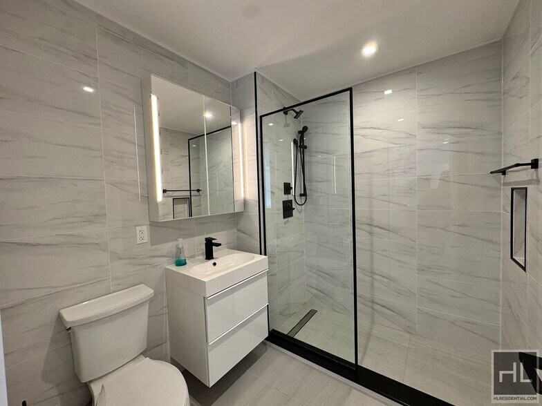 Building Photo - The Vitoria - 27=04 Astoria Blvd Luxurious 1 bedroom apartment