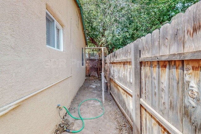 Building Photo - 1717 Griegos Rd NW