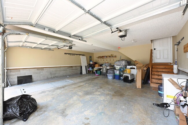 Building Photo - Show-Stopping Rental Home – A Rare Find wi...