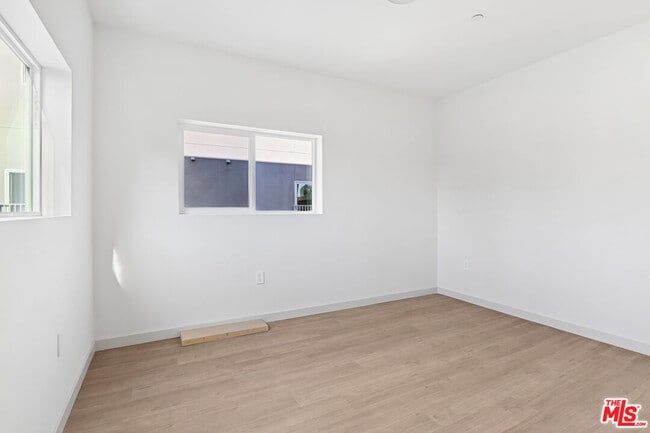 Building Photo - 2521 S Orange Dr