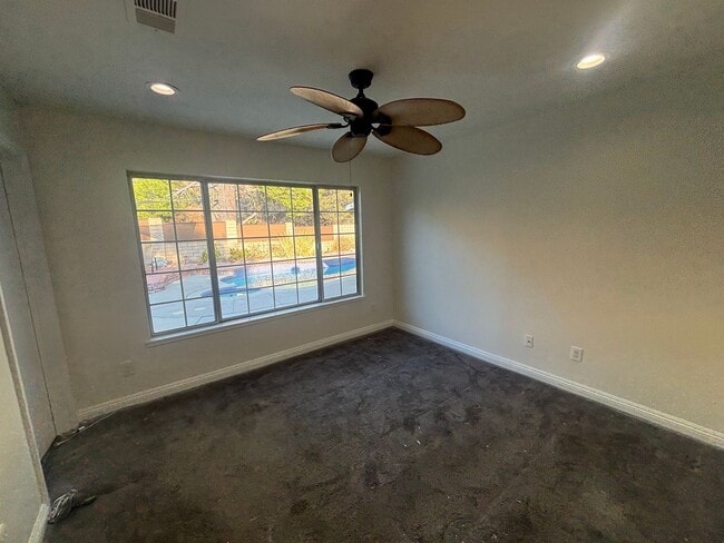 Building Photo - 3-Bedroom Single-Story Home with Private P...