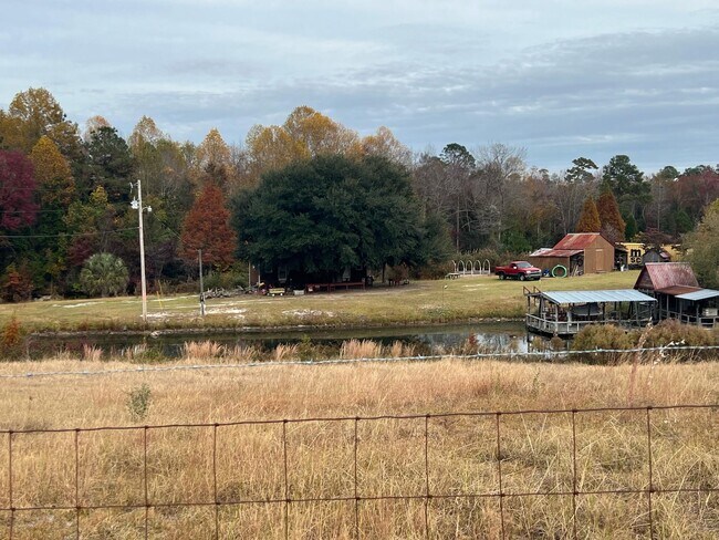 Building Photo - 719 Redds Branch Rd