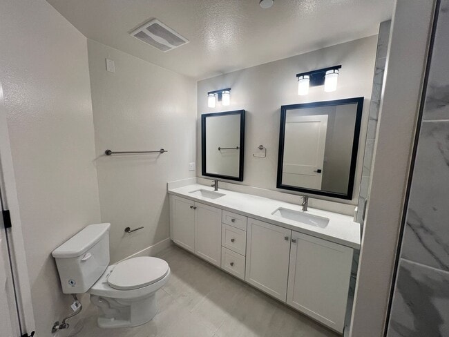 Building Photo - Brand New 2 bed 2 bath Townhome Rolling Hills Estates